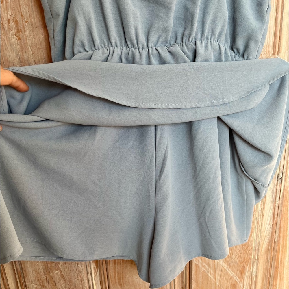 AKIRA Romper Flowing Layered Bottom Vacation Blue Gray Size Large - Picture 5 of 11